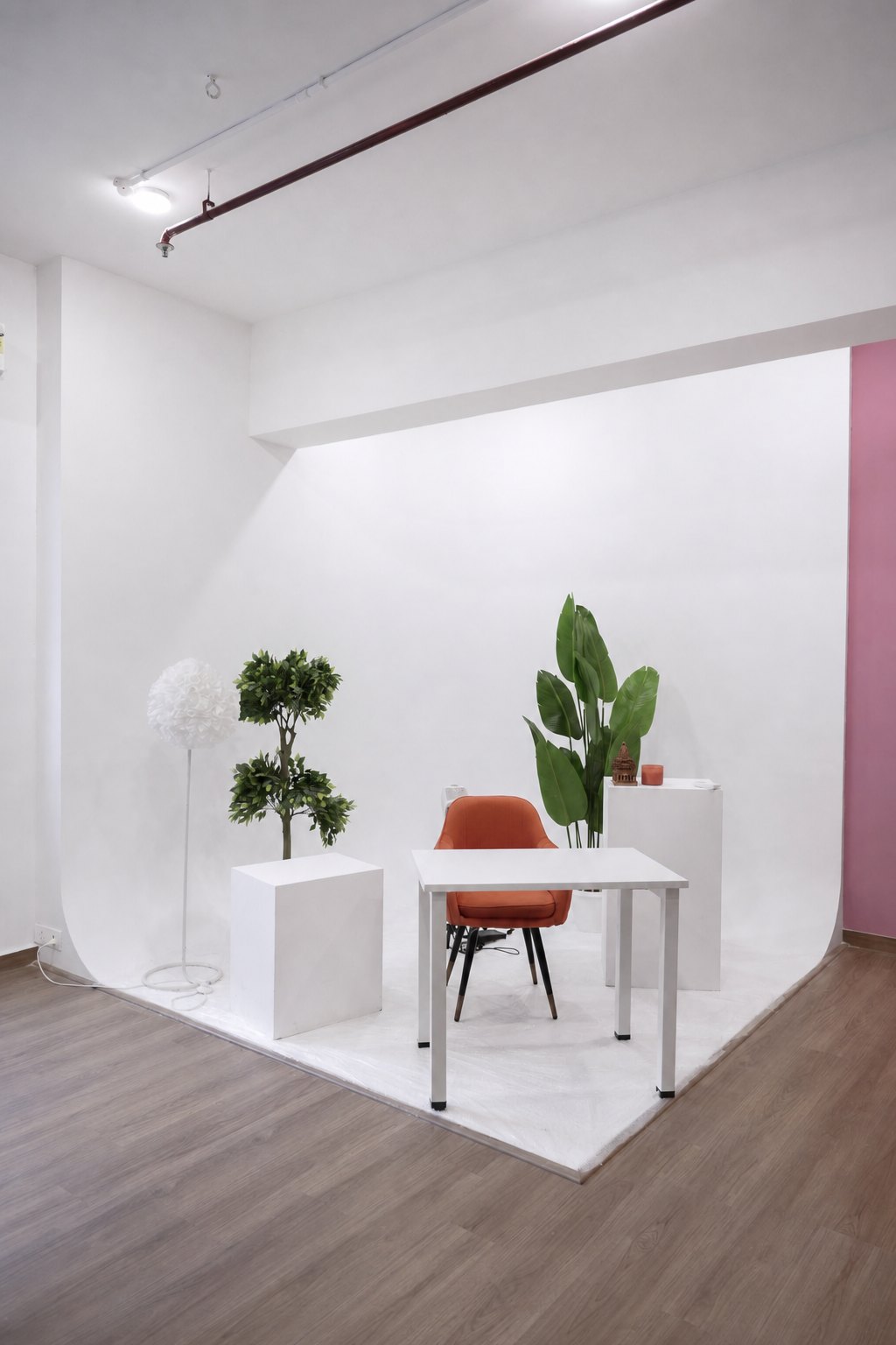 How Cyclorama Lighting Changes White Grey and Coloured Backgrounds